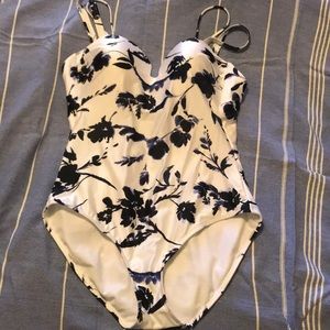 NWT Athleta swimsuit 👙